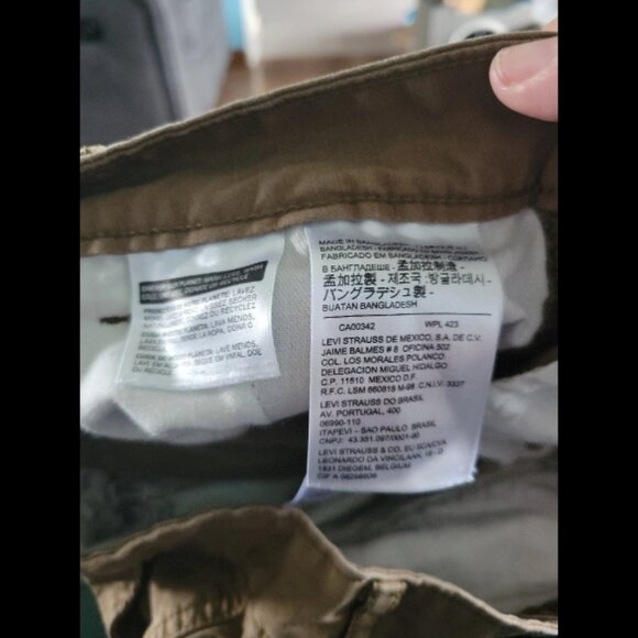 Mens szie 30 Levi Cargo Shorts - Picture 4 of 6